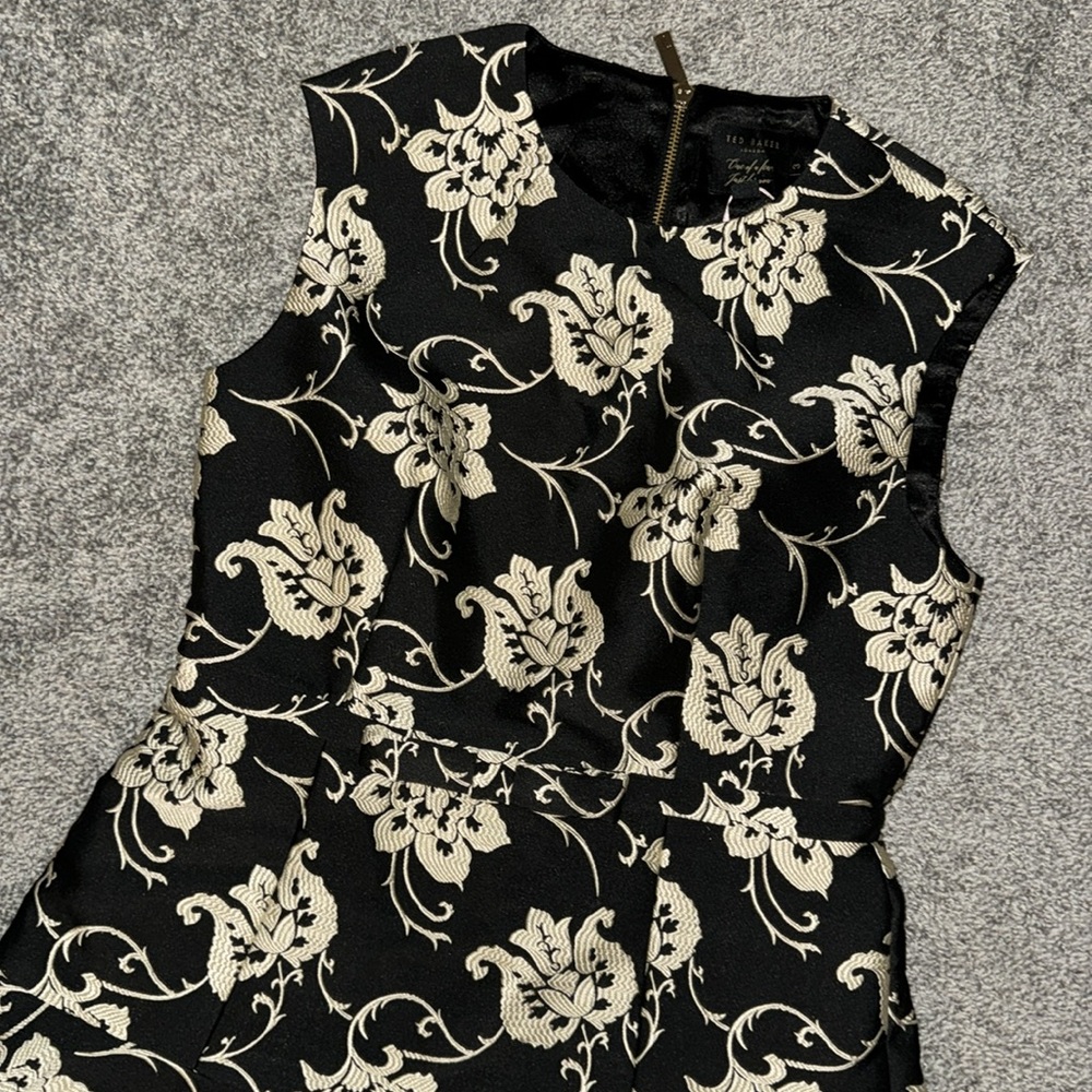 ✨nwt✨ ted baker pruna ornate paisley peplum ruffle hem dress sz 3 (us sz 8)